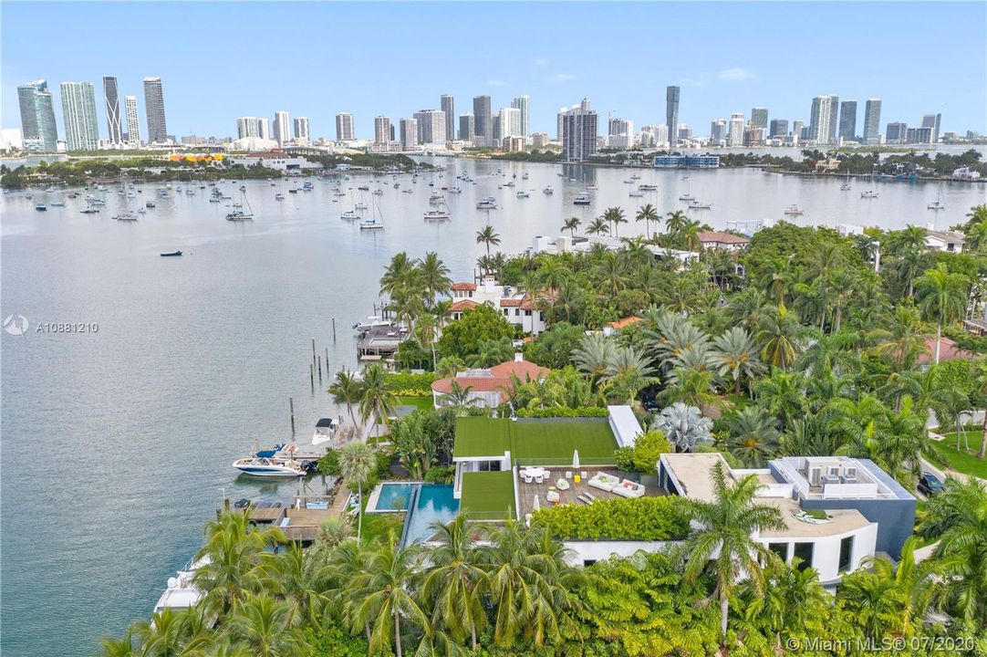 Recently Sold: $27,990,000 (5 beds, 5 baths, 10754 Square Feet)