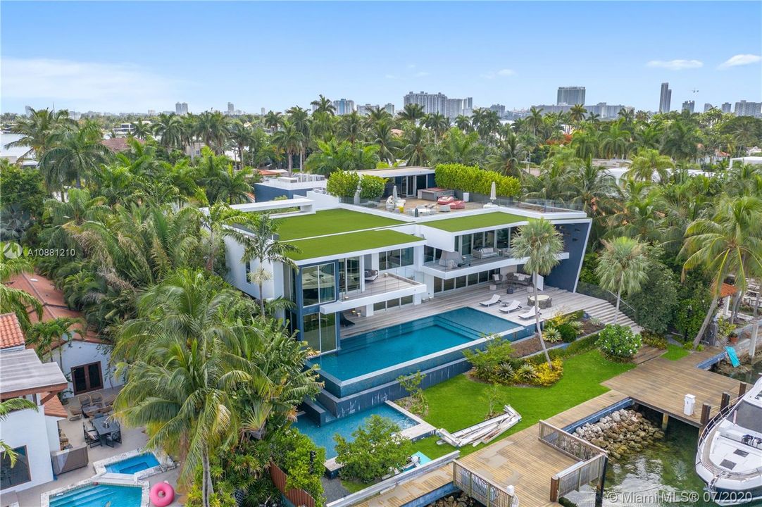 Recently Sold: $27,990,000 (5 beds, 5 baths, 10754 Square Feet)