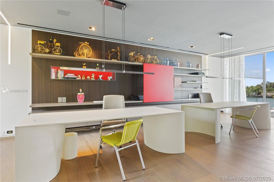 Recently Sold: $27,990,000 (5 beds, 5 baths, 10754 Square Feet)