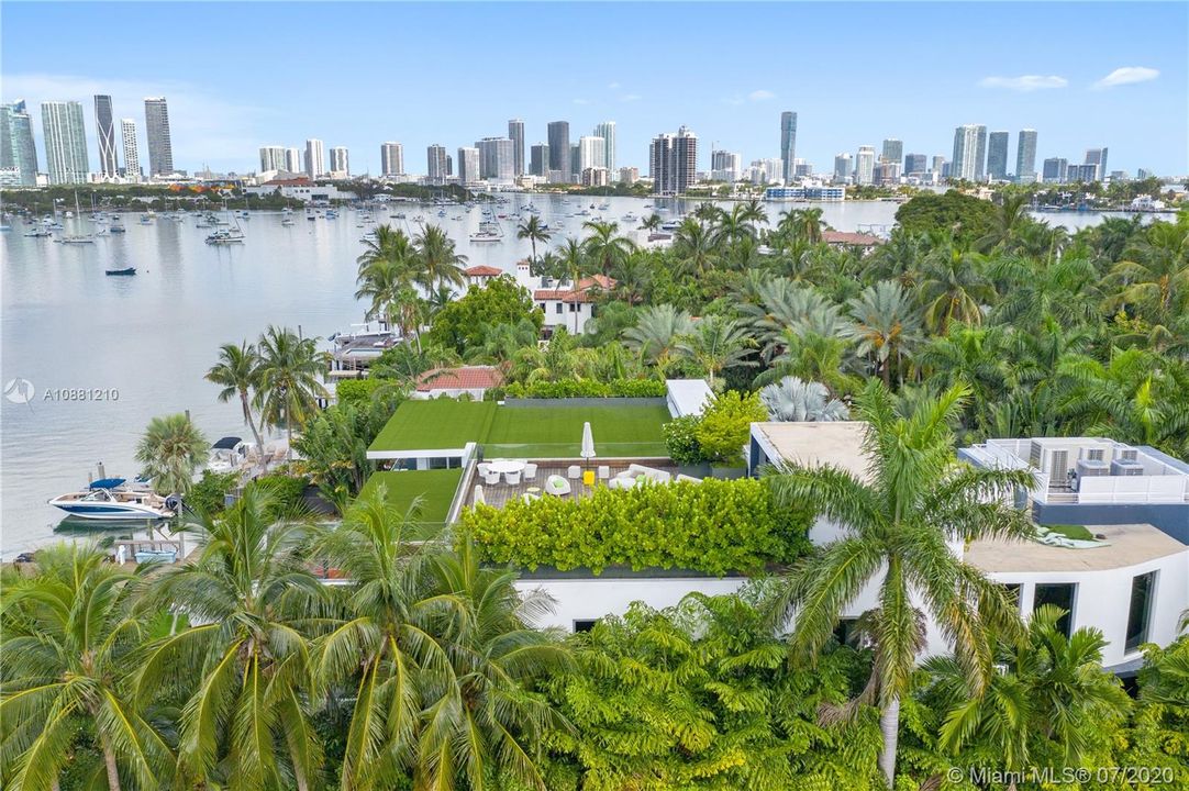 Recently Sold: $27,990,000 (5 beds, 5 baths, 10754 Square Feet)