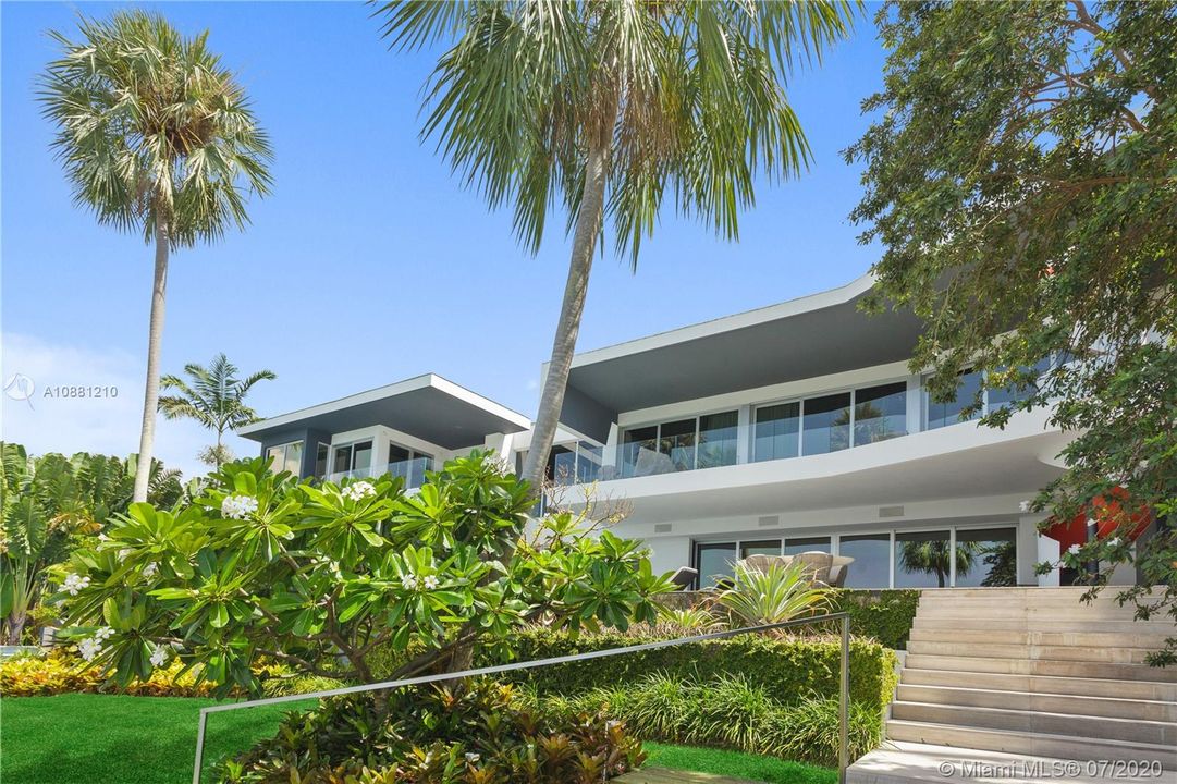 Recently Sold: $27,990,000 (5 beds, 5 baths, 10754 Square Feet)