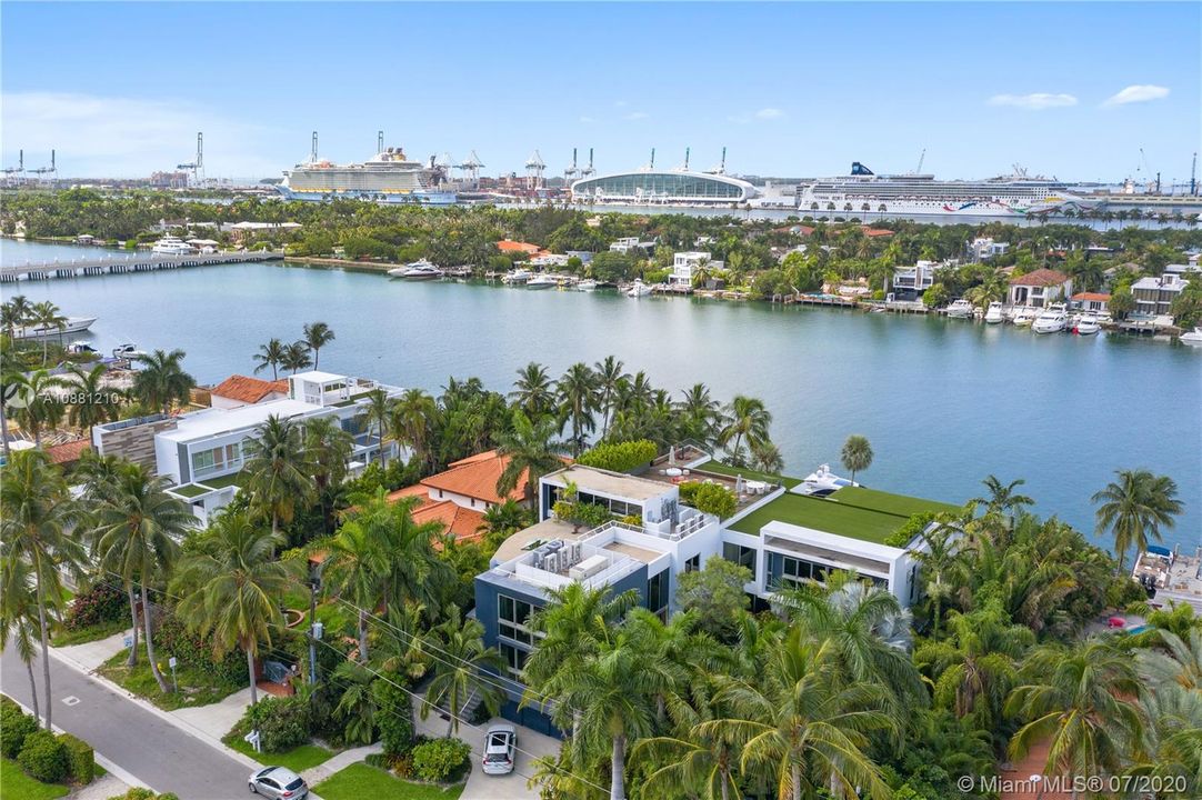 Recently Sold: $27,990,000 (5 beds, 5 baths, 10754 Square Feet)
