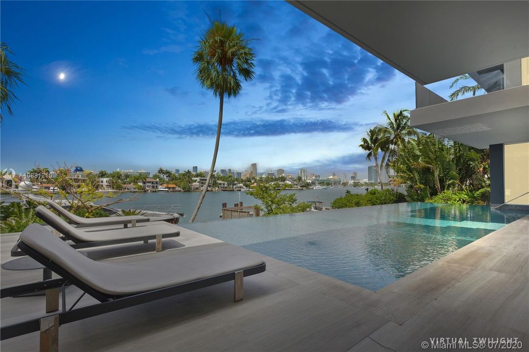 Recently Sold: $27,990,000 (5 beds, 5 baths, 10754 Square Feet)