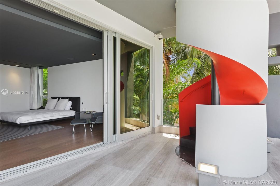 Recently Sold: $27,990,000 (5 beds, 5 baths, 10754 Square Feet)