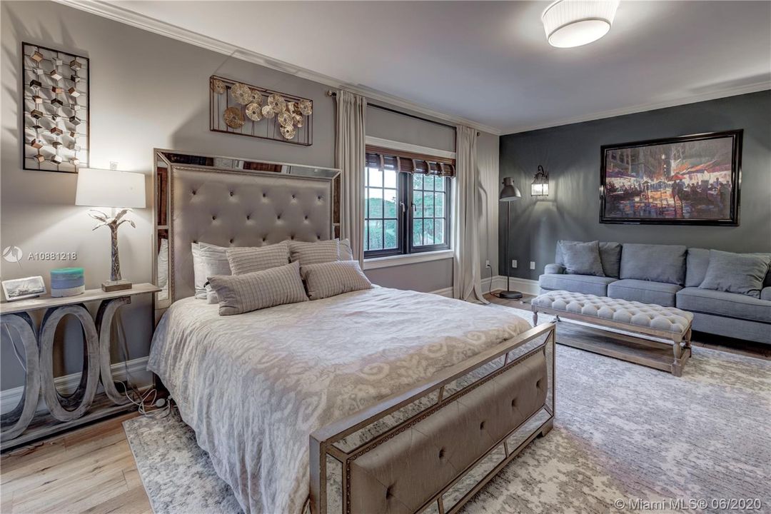 Vendido Recientemente: $3,195,000 (7 camas, 8 baños, 5713 Pies cuadrados)
