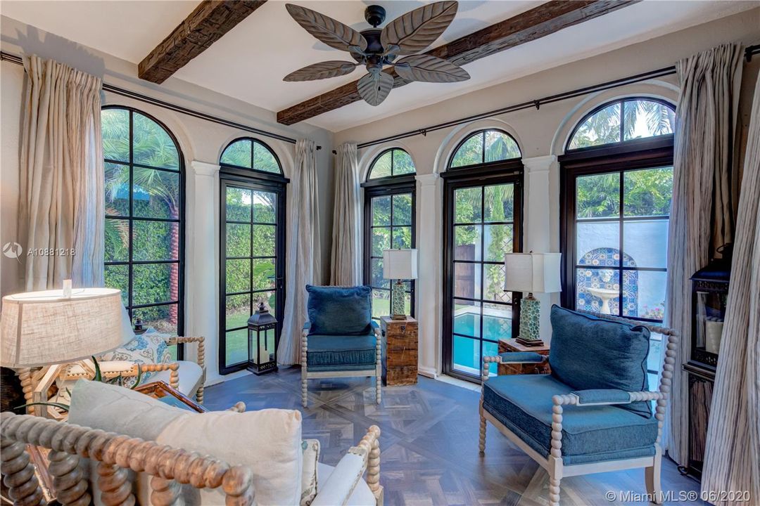 Vendido Recientemente: $3,195,000 (7 camas, 8 baños, 5713 Pies cuadrados)