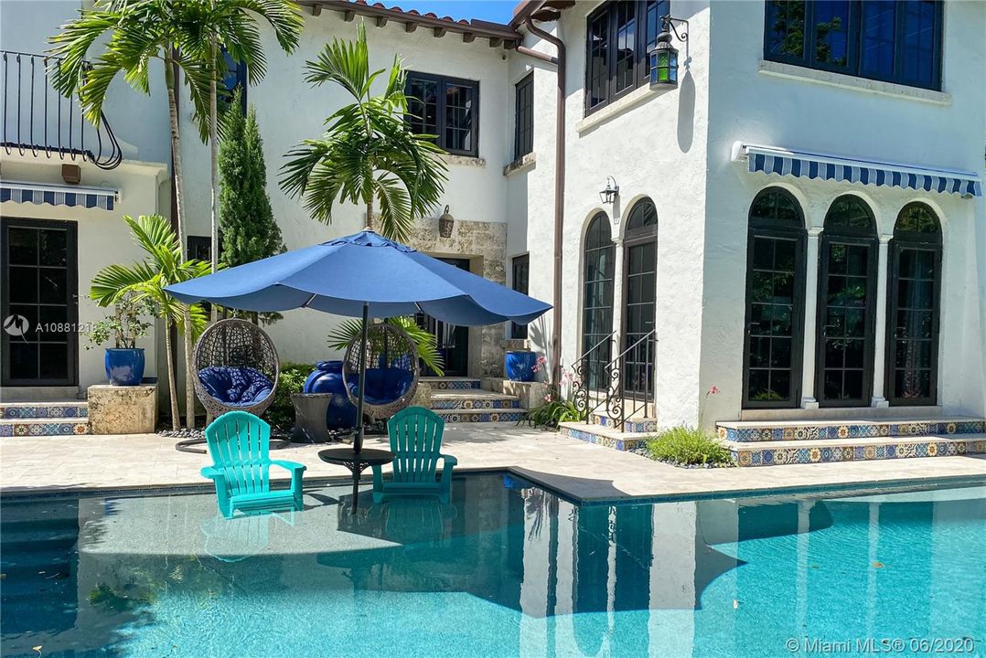 Vendido Recientemente: $3,195,000 (7 camas, 8 baños, 5713 Pies cuadrados)