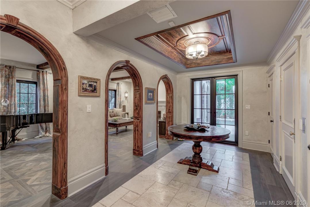 Vendido Recientemente: $3,195,000 (7 camas, 8 baños, 5713 Pies cuadrados)