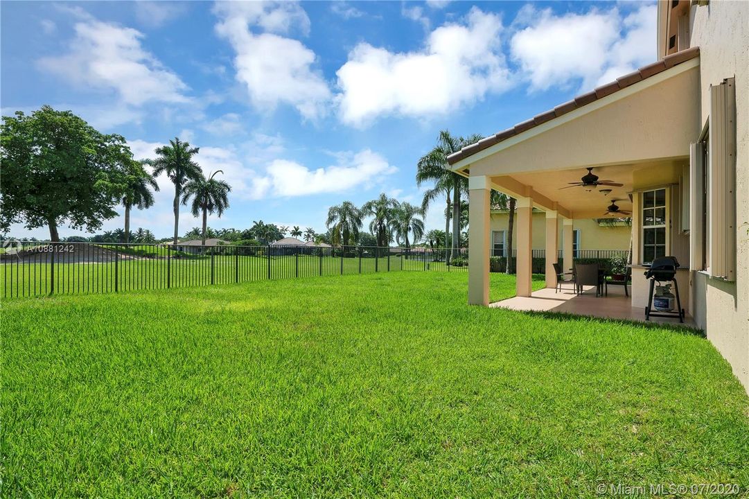 Недавно продано: $699,990 (4 спален, 2 ванн, 2729 Квадратных фут)