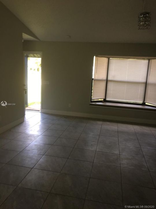 Недавно продано: $165,000 (2 спален, 2 ванн, 1008 Квадратных фут)