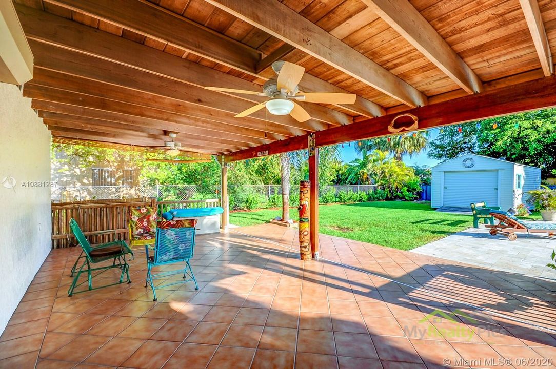 Recently Sold: $389,900 (3 beds, 2 baths, 1654 Square Feet)
