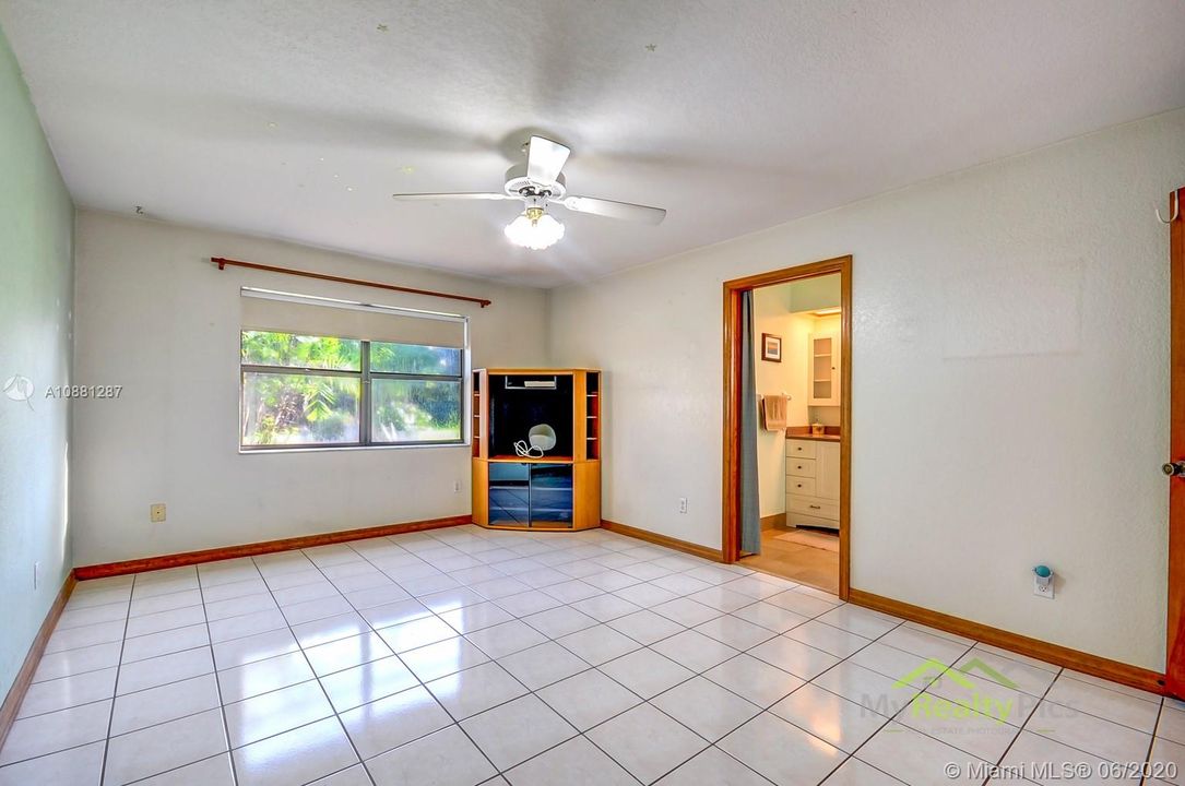 Recently Sold: $389,900 (3 beds, 2 baths, 1654 Square Feet)