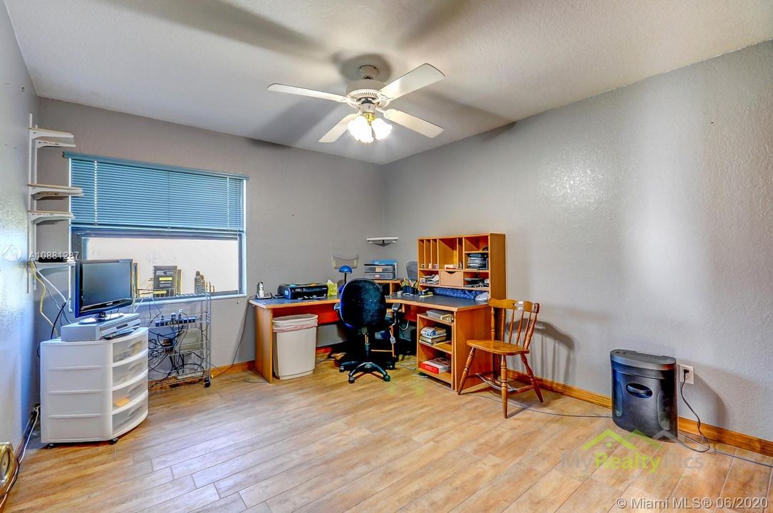 Recently Sold: $389,900 (3 beds, 2 baths, 1654 Square Feet)