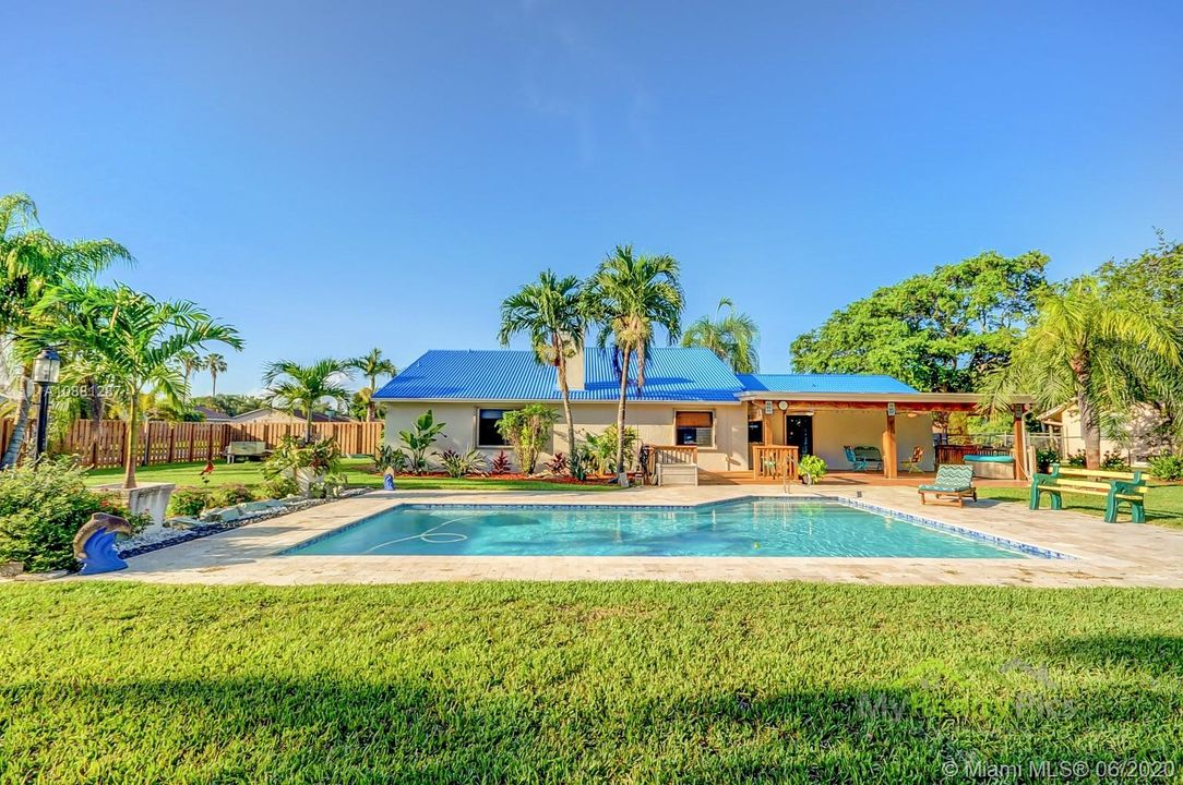 Recently Sold: $389,900 (3 beds, 2 baths, 1654 Square Feet)