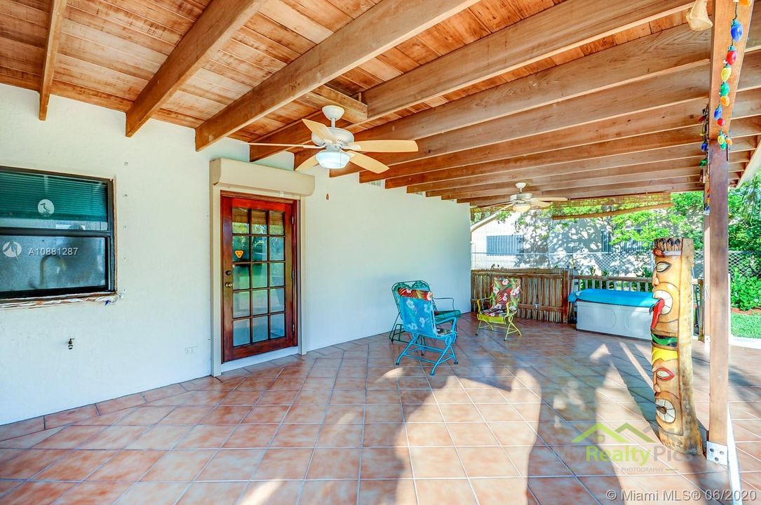 Recently Sold: $389,900 (3 beds, 2 baths, 1654 Square Feet)