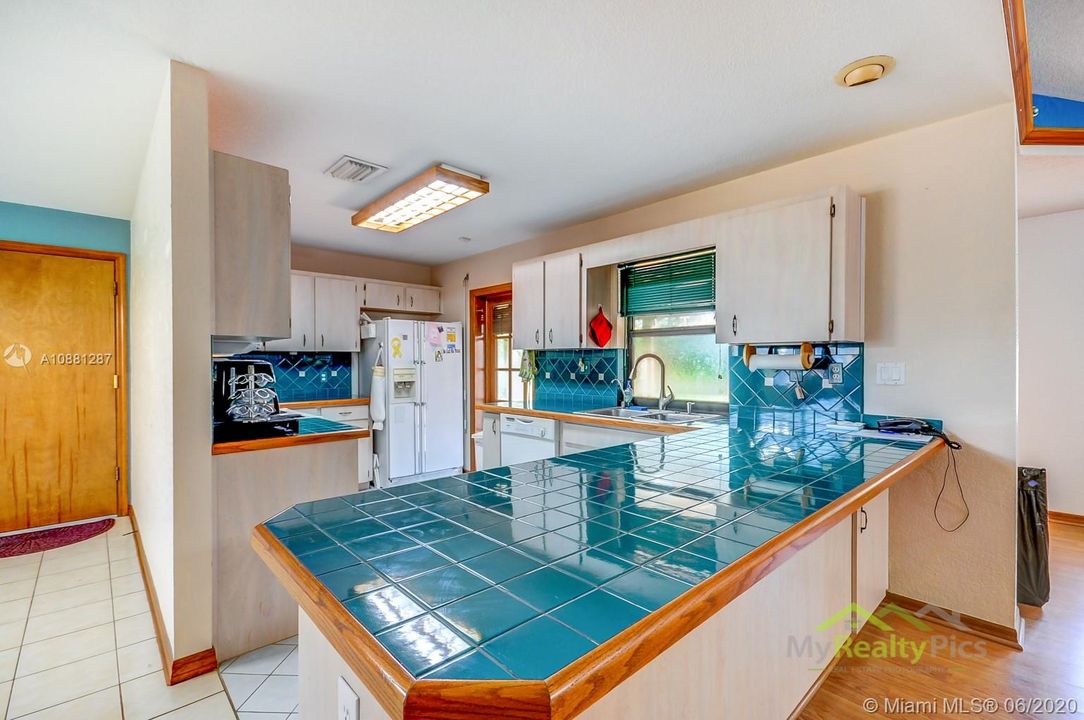 Recently Sold: $389,900 (3 beds, 2 baths, 1654 Square Feet)