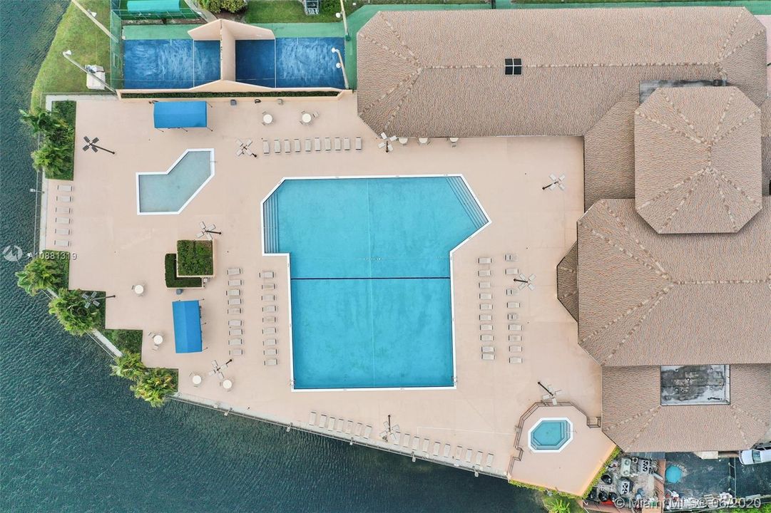 Недавно продано: $319,900 (3 спален, 2 ванн, 1440 Квадратных фут)