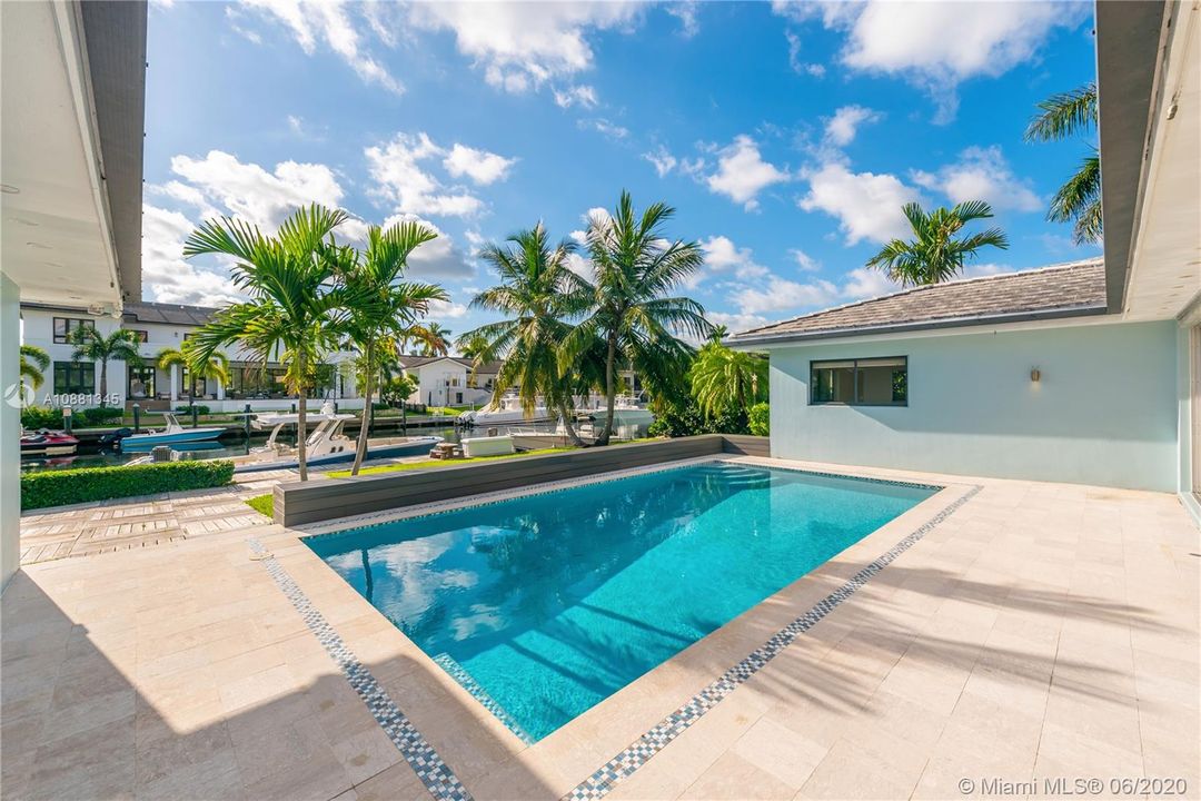 Recently Sold: $2,550,000 (4 beds, 3 baths, 2196 Square Feet)