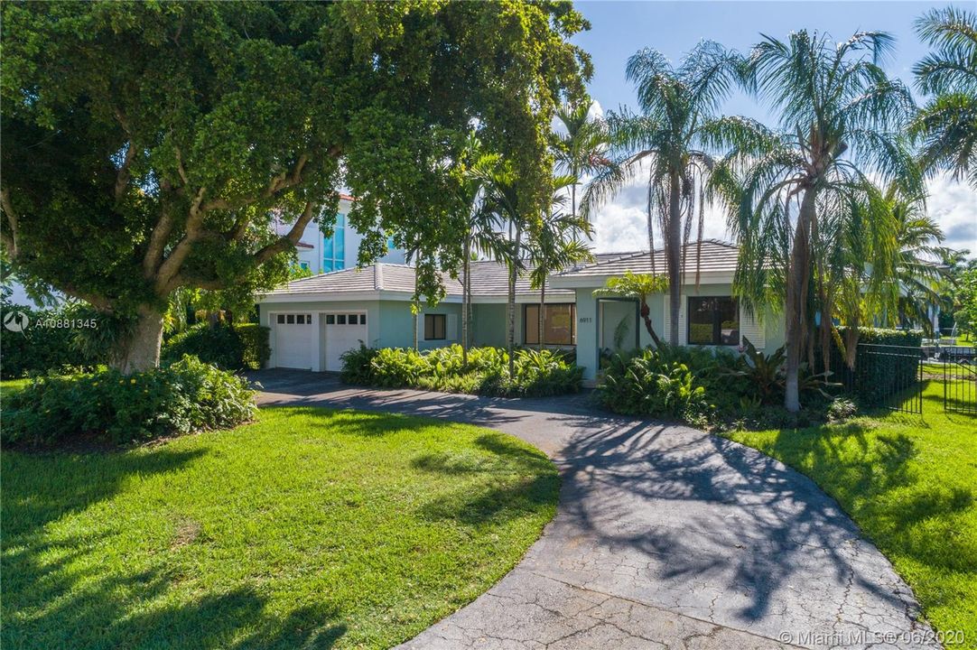 Recently Sold: $2,550,000 (4 beds, 3 baths, 2196 Square Feet)
