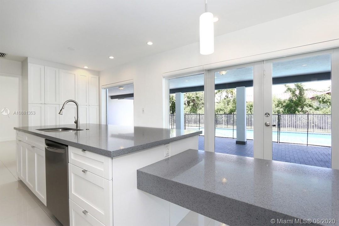 Eat-in Kitchen with nice counter extension
