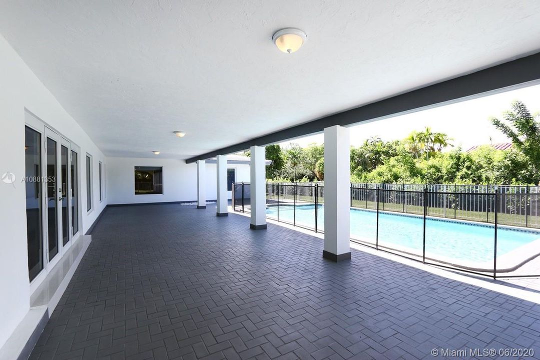 Spacious covered porch, great for entertaining