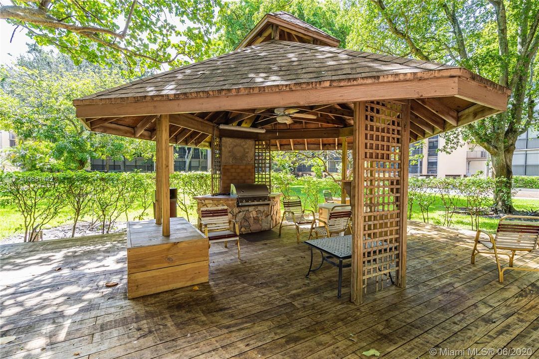 Недавно продано: $168,000 (2 спален, 1 ванн, 1008 Квадратных фут)
