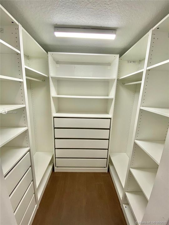 Недавно арендовано: $6,700 (4 спален, 4 ванн, 3648 Квадратных фут)