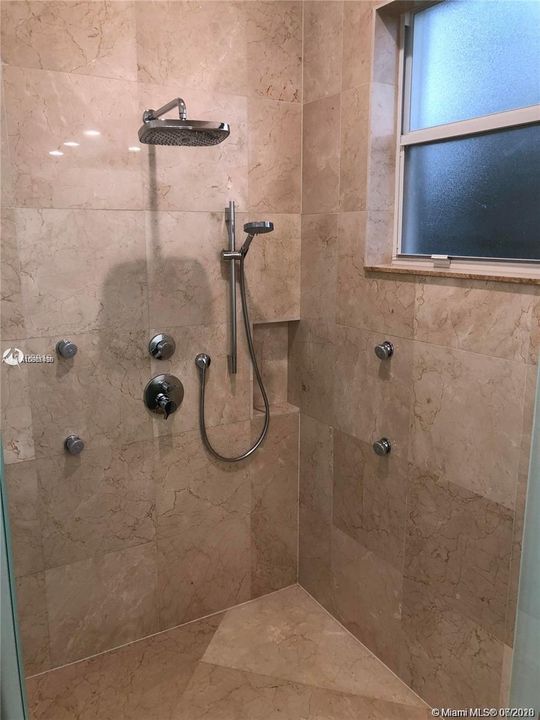 Недавно арендовано: $6,700 (4 спален, 4 ванн, 3648 Квадратных фут)