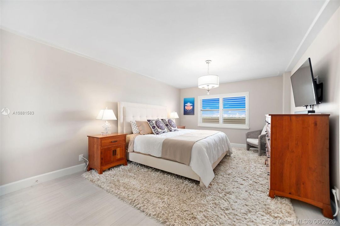 Recently Sold: $774,900 (2 beds, 2 baths, 1500 Square Feet)