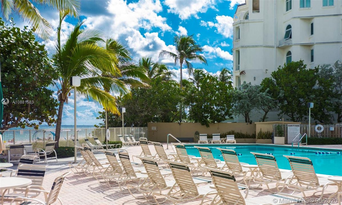 Recently Sold: $774,900 (2 beds, 2 baths, 1500 Square Feet)