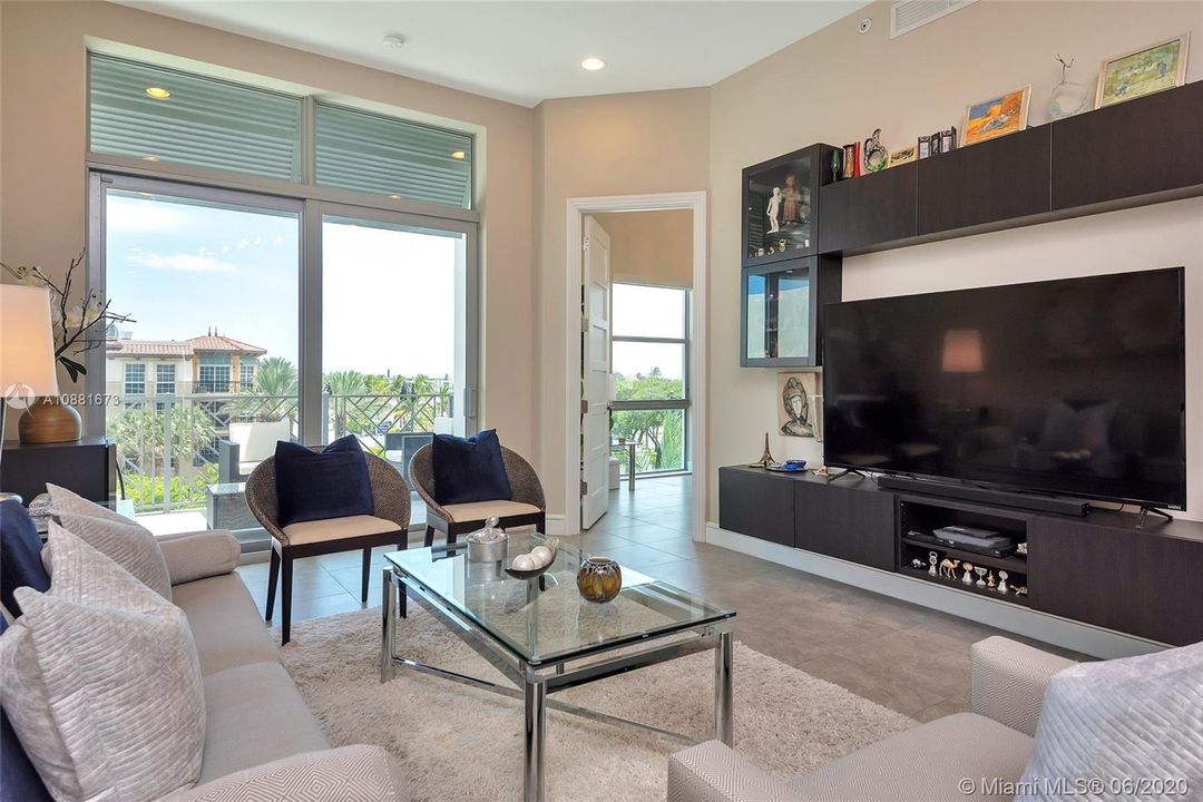 最近租的: $4,000 (3 贝兹, 2 浴室, 1500 平方英尺)