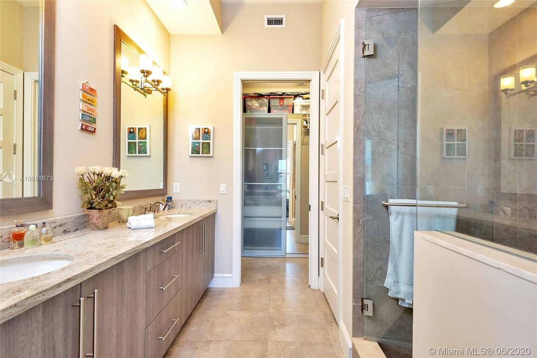 最近租的: $4,000 (3 贝兹, 2 浴室, 1500 平方英尺)