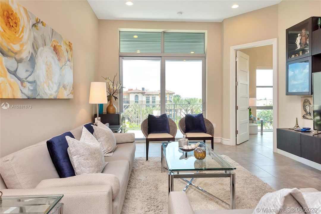 最近租的: $4,000 (3 贝兹, 2 浴室, 1500 平方英尺)