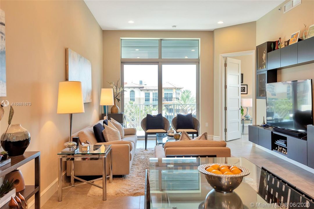 最近租的: $4,000 (3 贝兹, 2 浴室, 1500 平方英尺)