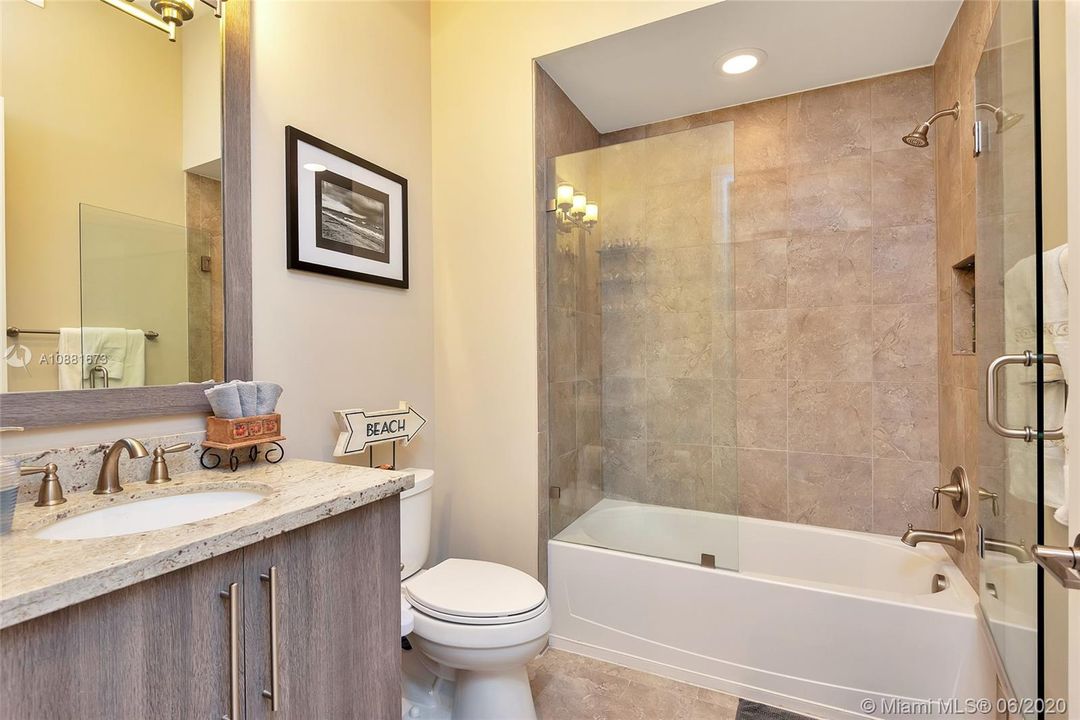 最近租的: $4,000 (3 贝兹, 2 浴室, 1500 平方英尺)