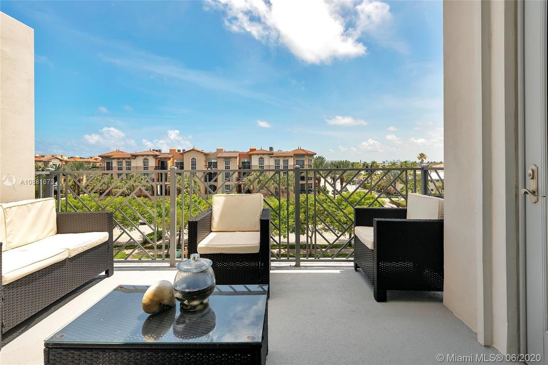 最近租的: $4,000 (3 贝兹, 2 浴室, 1500 平方英尺)