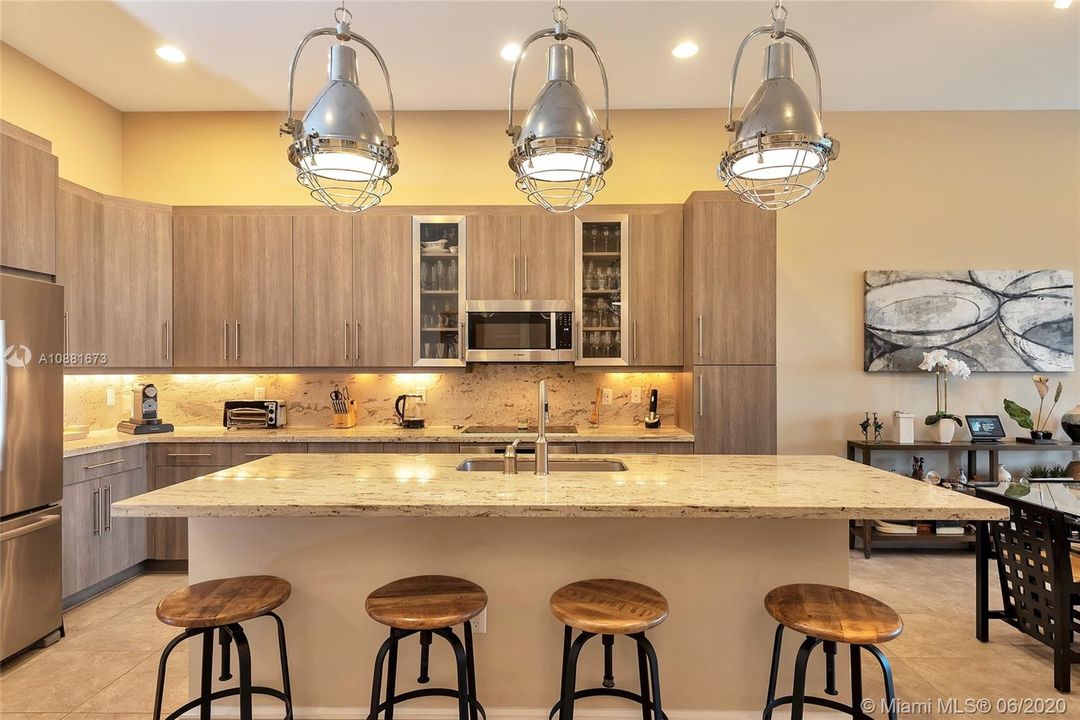 最近租的: $4,000 (3 贝兹, 2 浴室, 1500 平方英尺)