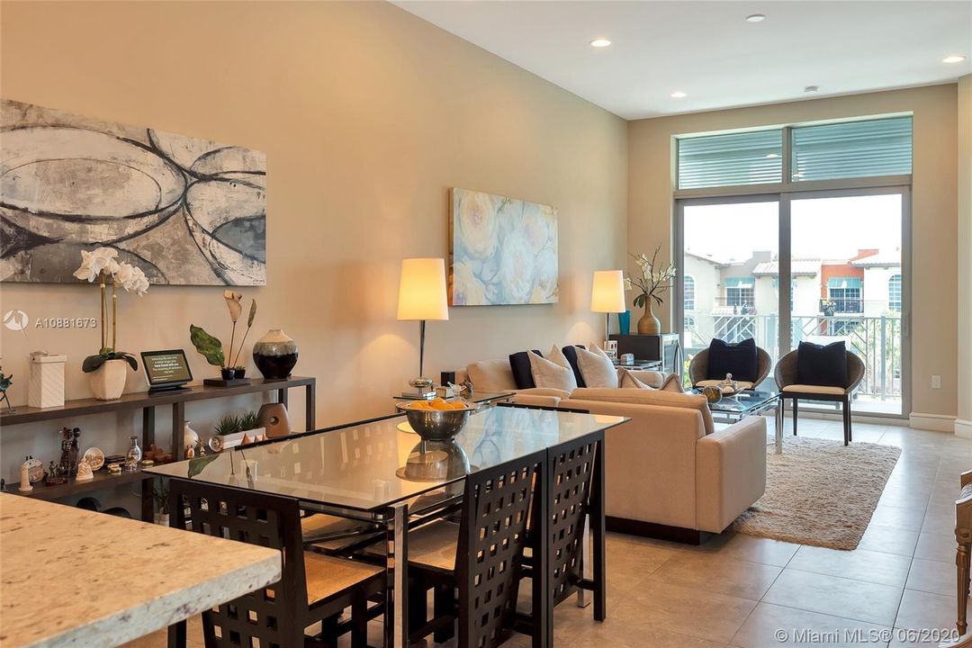 最近租的: $4,000 (3 贝兹, 2 浴室, 1500 平方英尺)