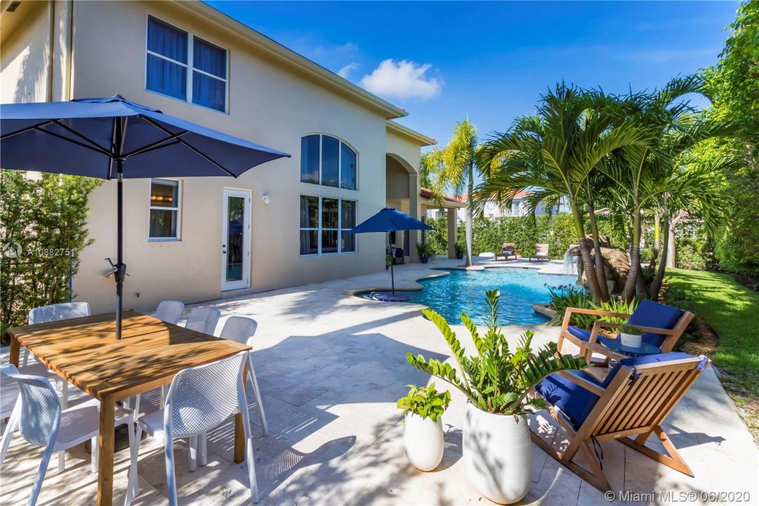 Extended pool deck