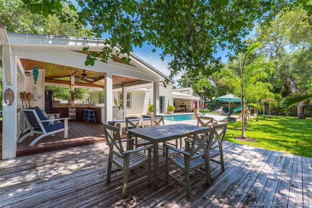 Недавно продано: $829,000 (3 спален, 3 ванн, 3394 Квадратных фут)
