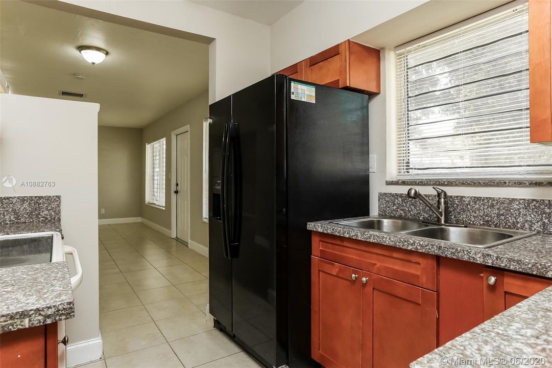 Recently Rented: $1,995 (3 beds, 2 baths, 1517 Square Feet)
