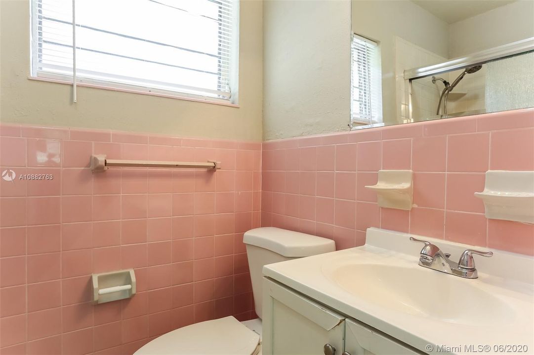 Recently Rented: $1,995 (3 beds, 2 baths, 1517 Square Feet)