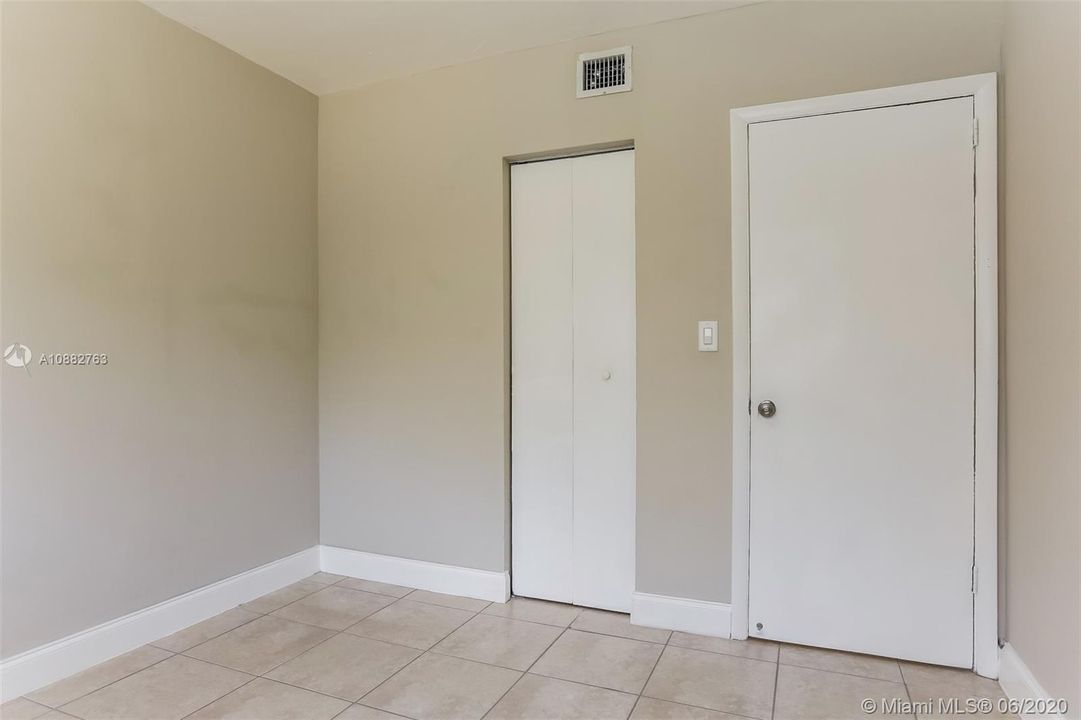 Recently Rented: $1,995 (3 beds, 2 baths, 1517 Square Feet)