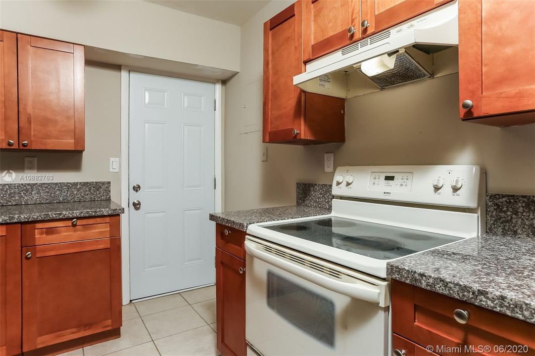 Recently Rented: $1,995 (3 beds, 2 baths, 1517 Square Feet)