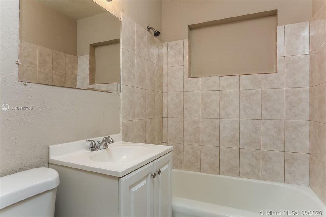 Recently Rented: $1,995 (3 beds, 2 baths, 1517 Square Feet)
