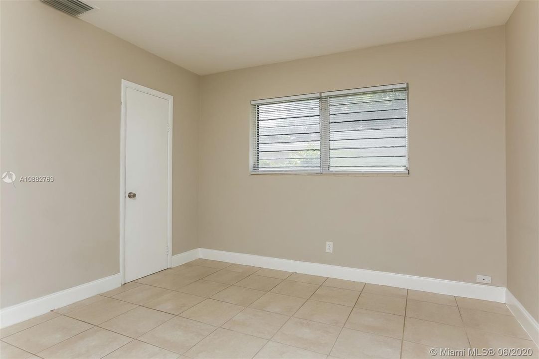 Recently Rented: $1,995 (3 beds, 2 baths, 1517 Square Feet)