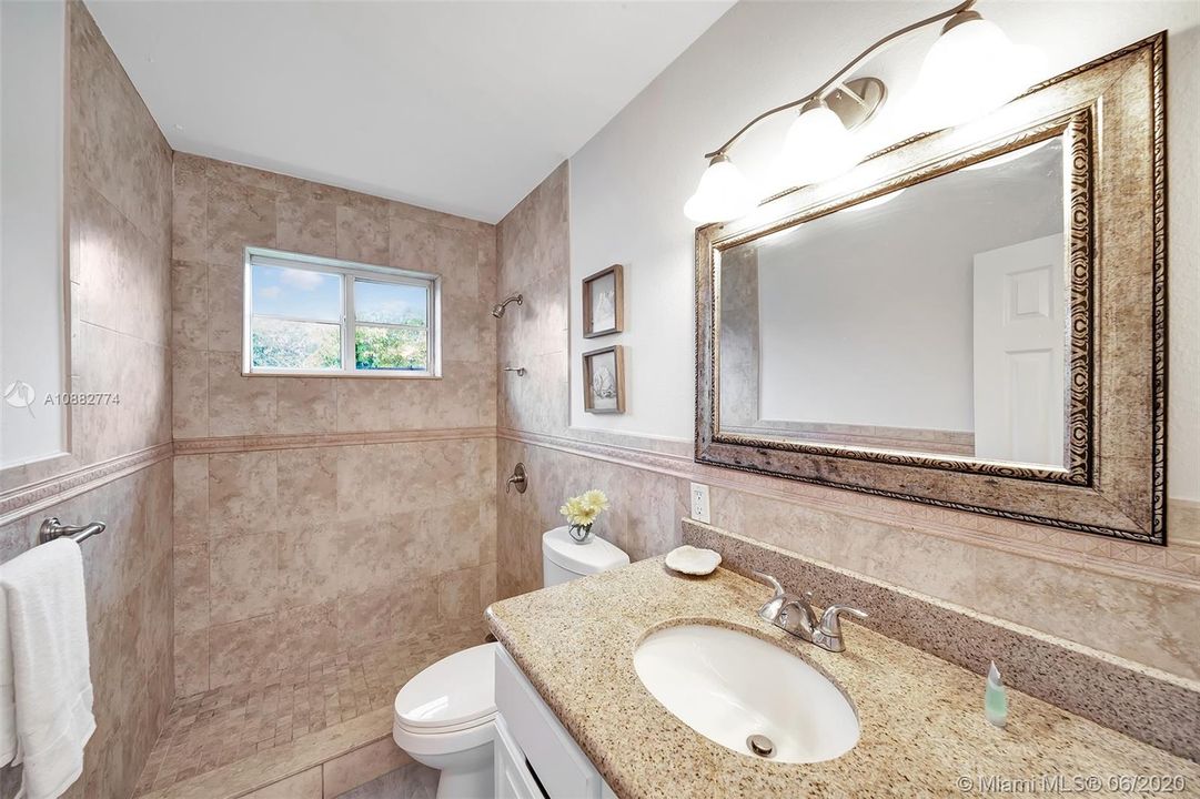 Recently Sold: $450,000 (3 beds, 2 baths, 1848 Square Feet)