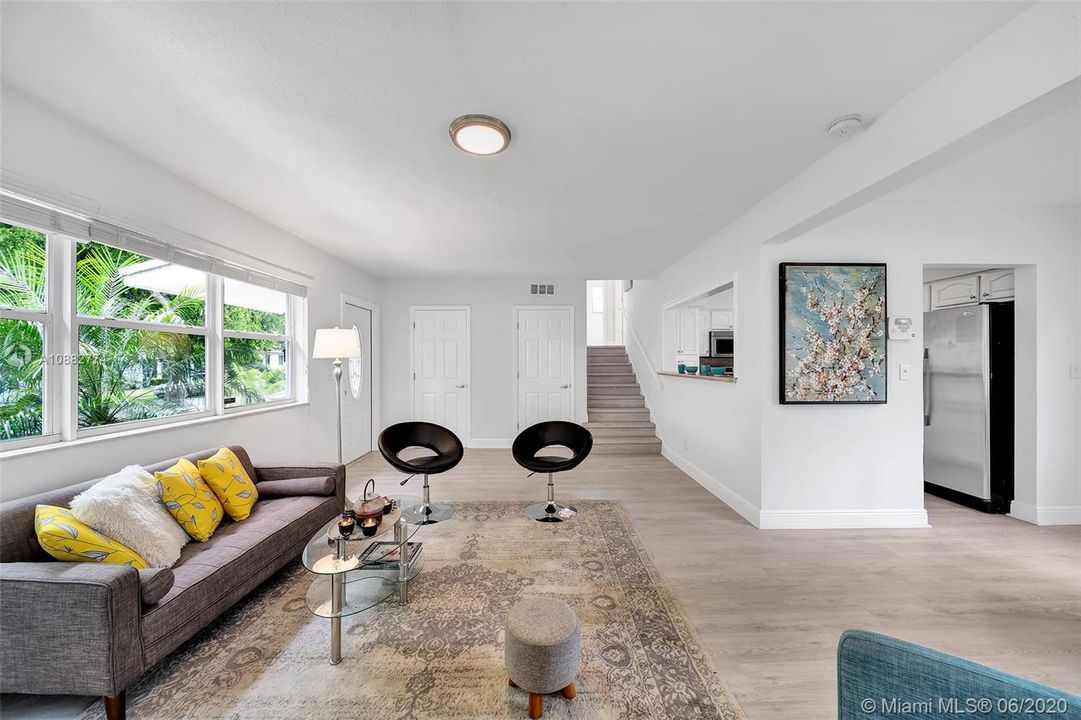 Recently Sold: $450,000 (3 beds, 2 baths, 1848 Square Feet)