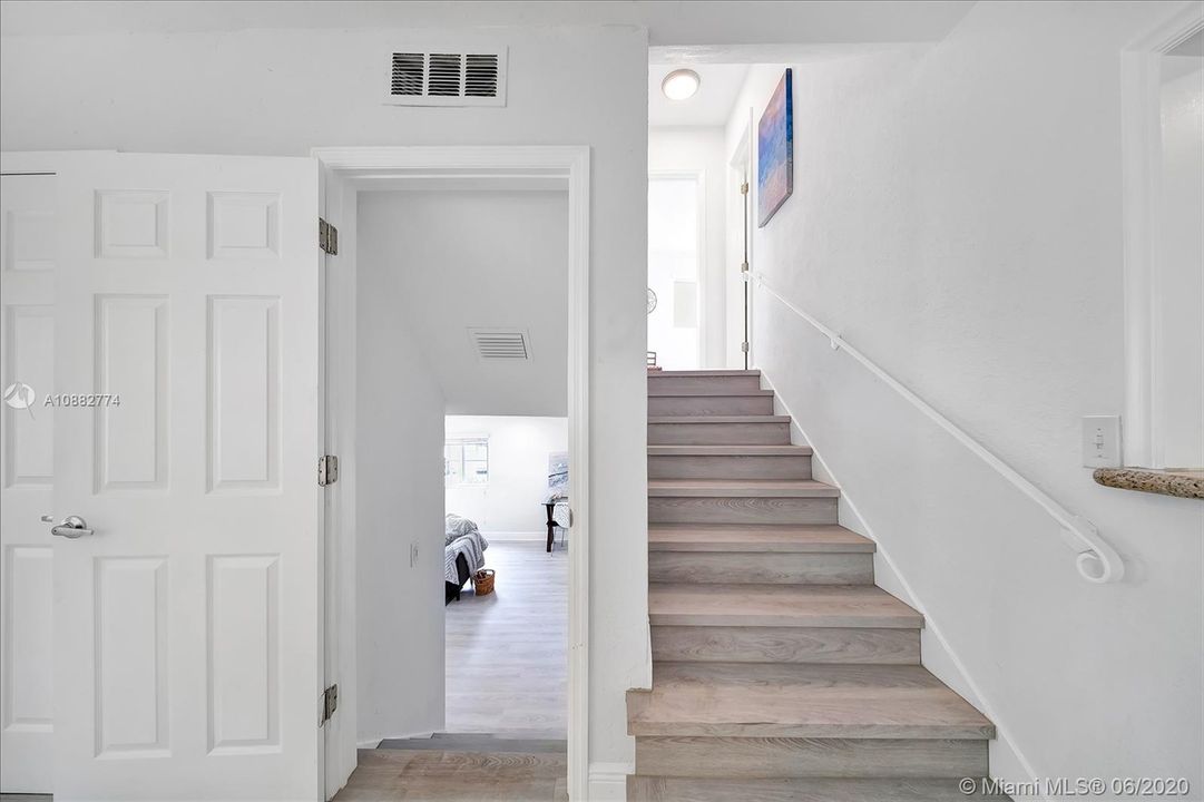 Recently Sold: $450,000 (3 beds, 2 baths, 1848 Square Feet)