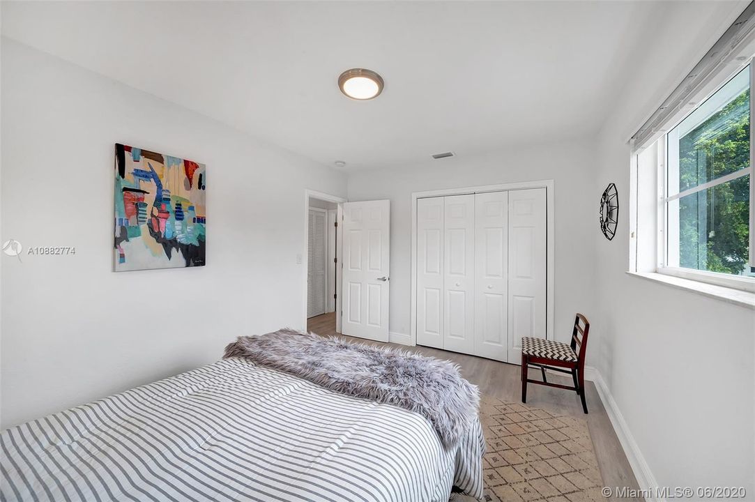 Recently Sold: $450,000 (3 beds, 2 baths, 1848 Square Feet)